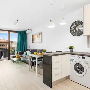 modern-2-bedroomed-apartment-los-cristianos-center.tenerifehoteles.net/